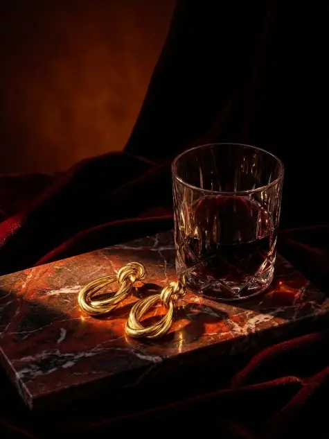 LUVA — candlelit dinner with gold ring and earring